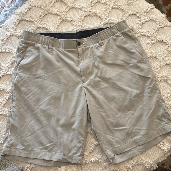 Under Armour Shorts Mens 40 Khaki UA Matchplay Performance Golf Heat Gear - Picture 1 of 6